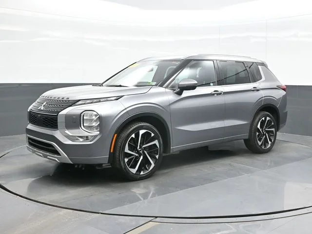 Used 2022  Mitsubishi SEL image 1