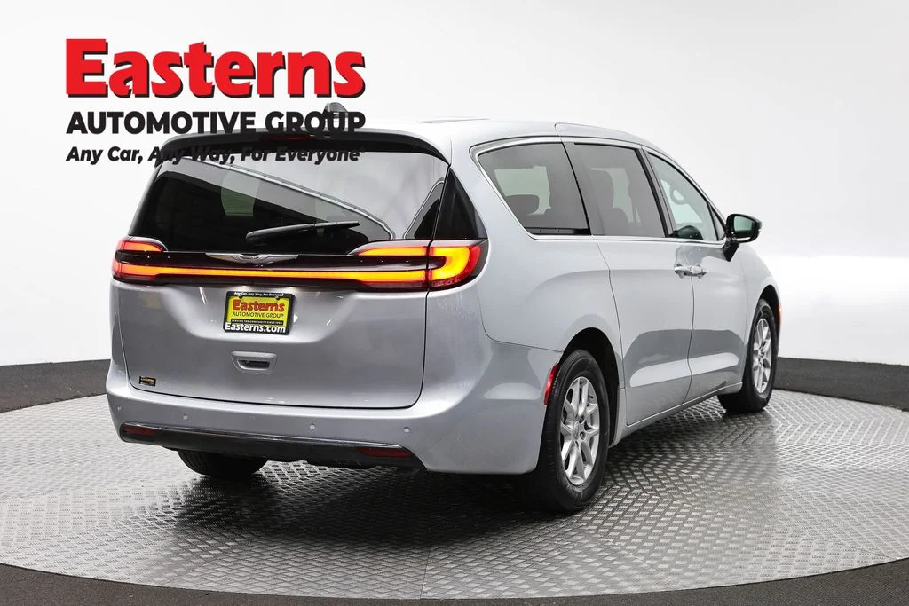 Used 2024 Silver Chrysler Touring L image 67