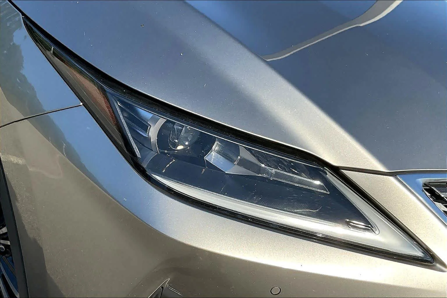 Used 2021 Atomic Silver Lexus  image 28