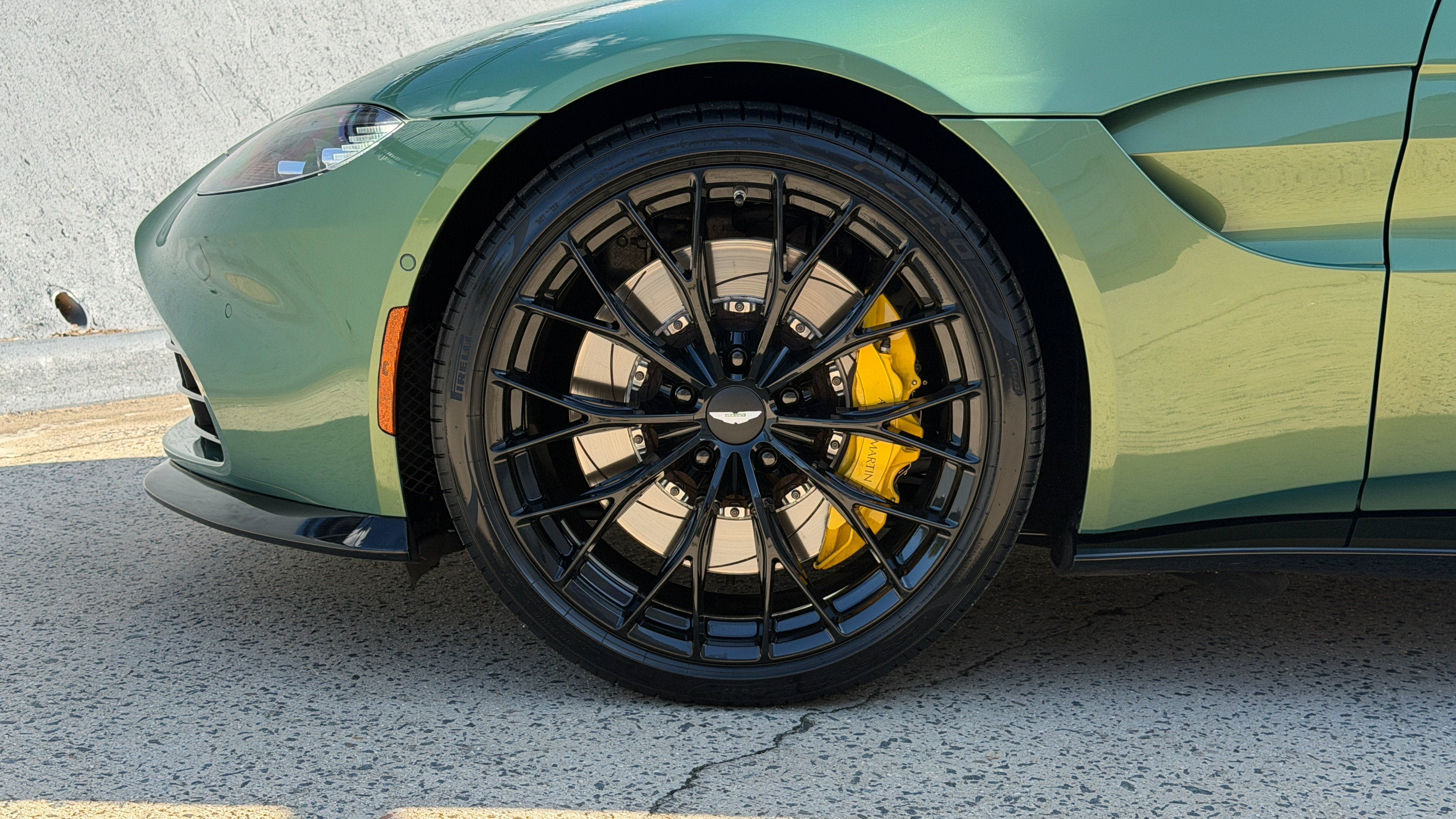 Used 2023 Iridescent Emerald Aston Martin coupe image 4