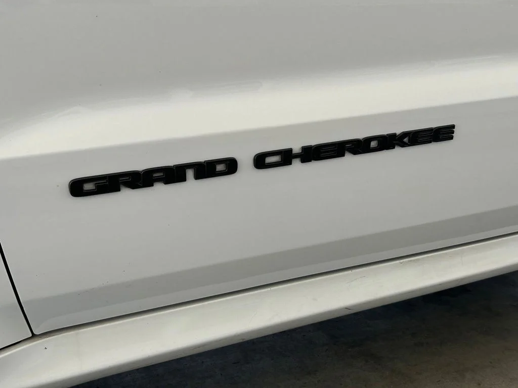 Used 2018 White Jeep Overland image 17