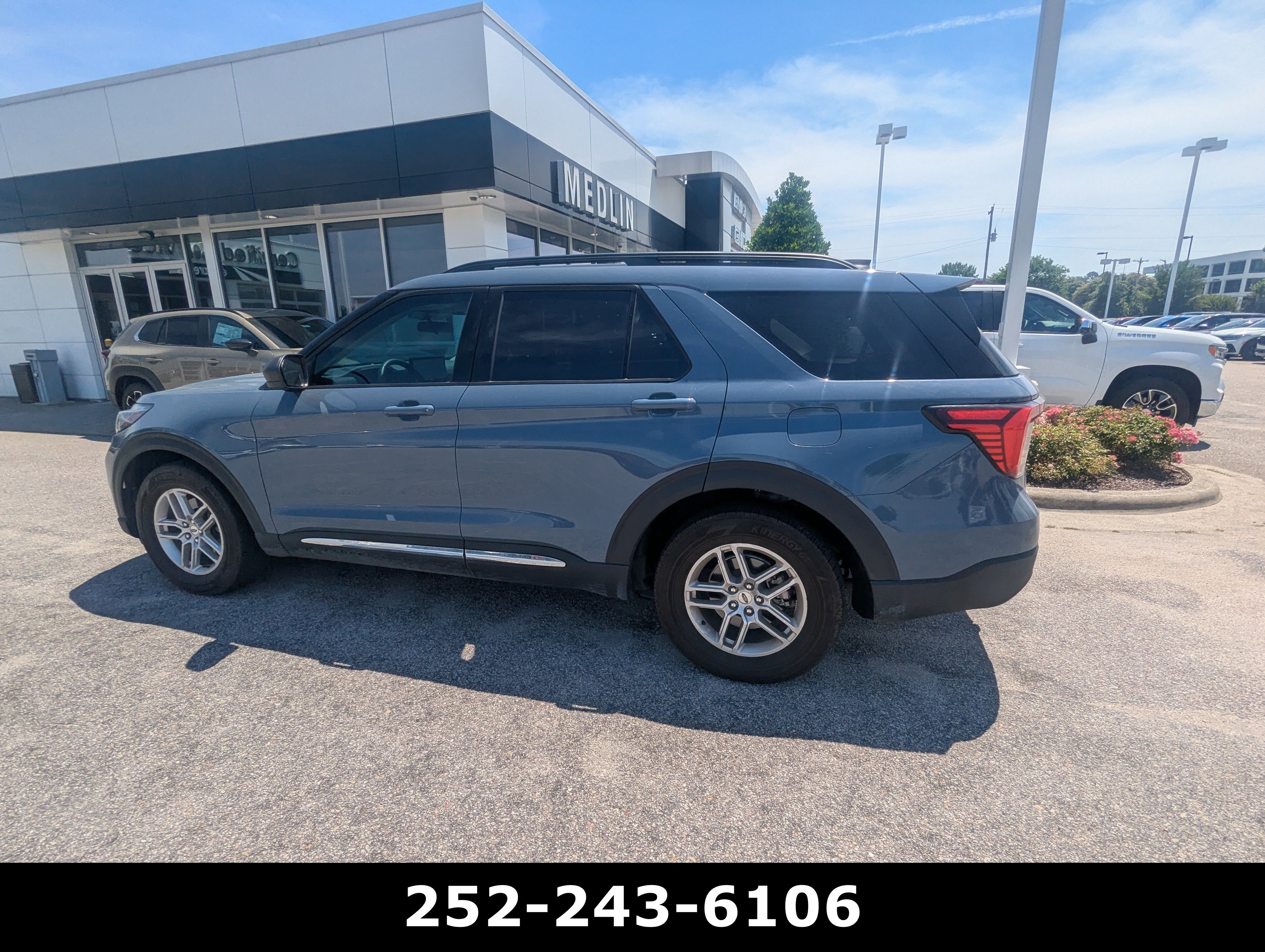 Used 2025 Vapor Blue Ford Active image 8