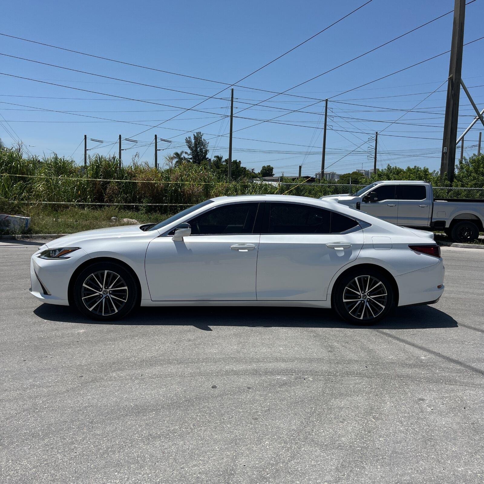 Used 2023 Eminent White Pearl Lexus ES 350 image 3