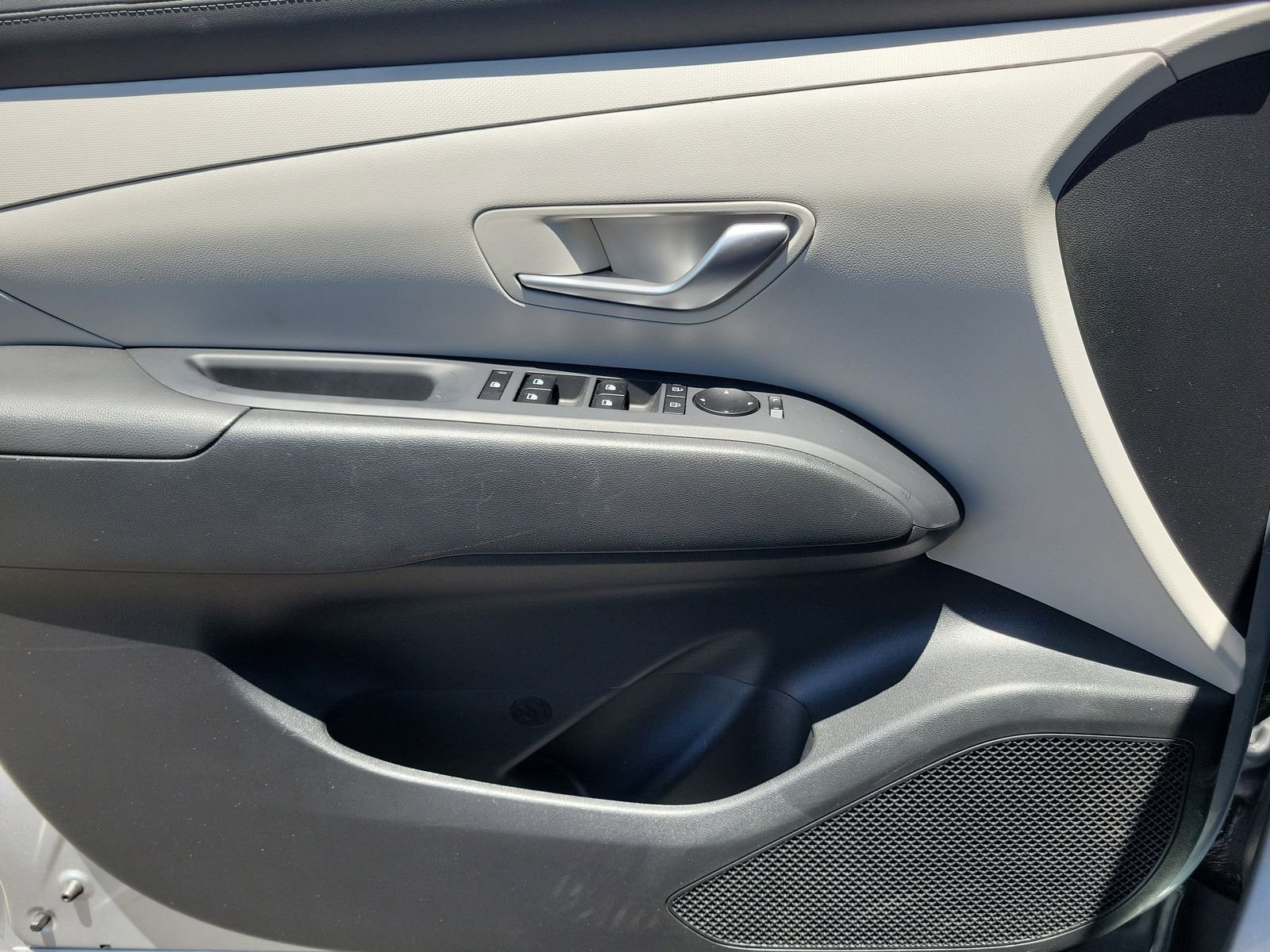 Used 2025 Silver Hyundai SE image 20