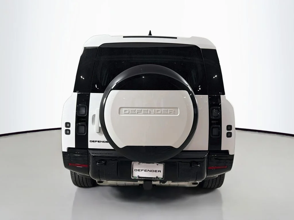 New 2026 Fuji White Land Rover X-Dynamic SE image 6