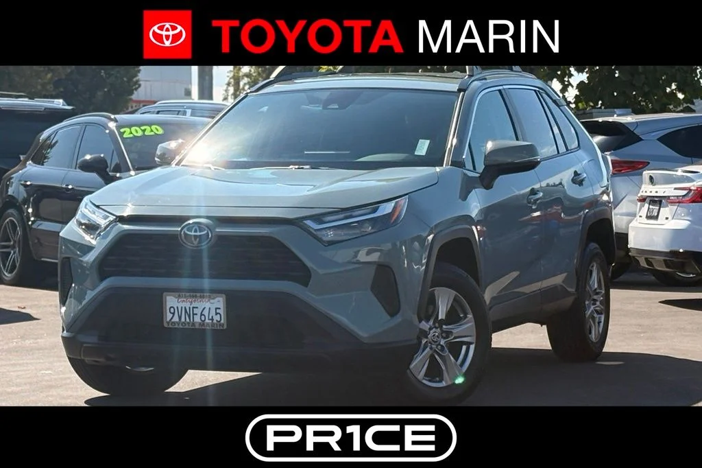 Used 2023  Toyota XLE image 1