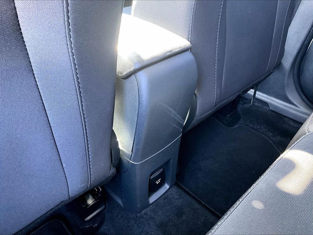 Used 2022 Silver Ford SE image 29