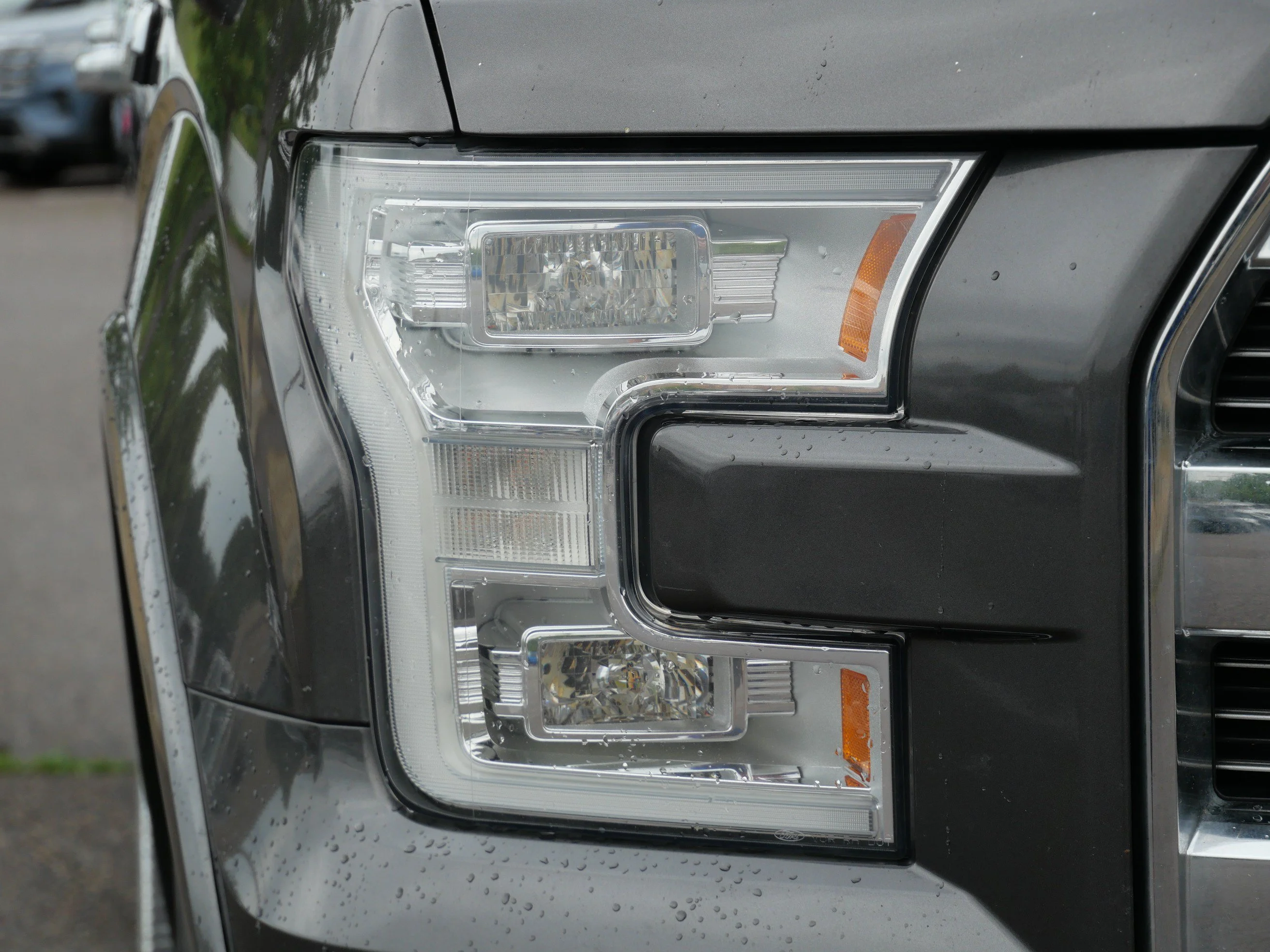Used 2015 Magnetic Metallic Ford Lariat image 9
