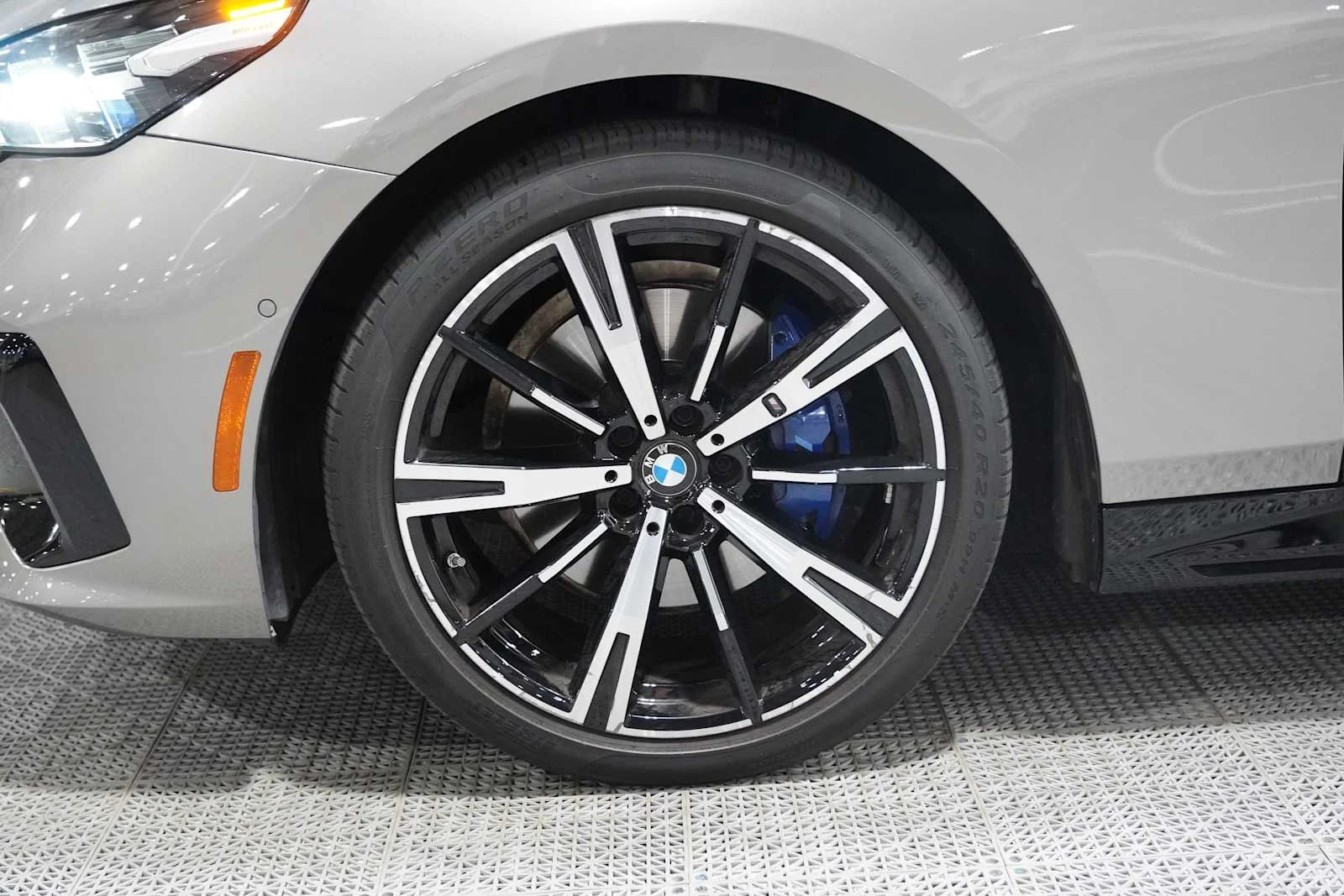 Certified Used 2024 Oxide Grey Met BMW 530i image 8