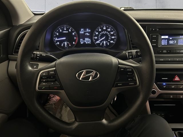 Used 2017 Black Hyundai SE image 9