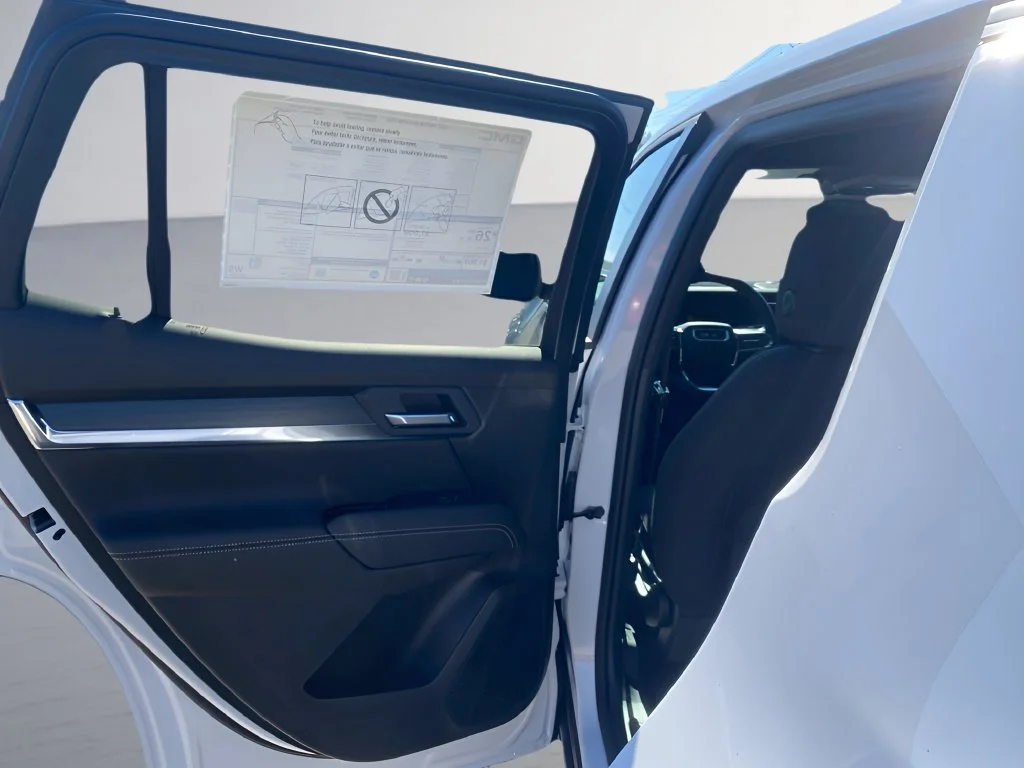 New 2027 Summit White GMC Elevation image 15