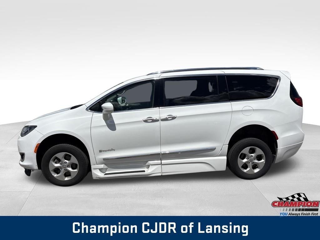 Used 2017 White Chrysler Touring L Plus image 4