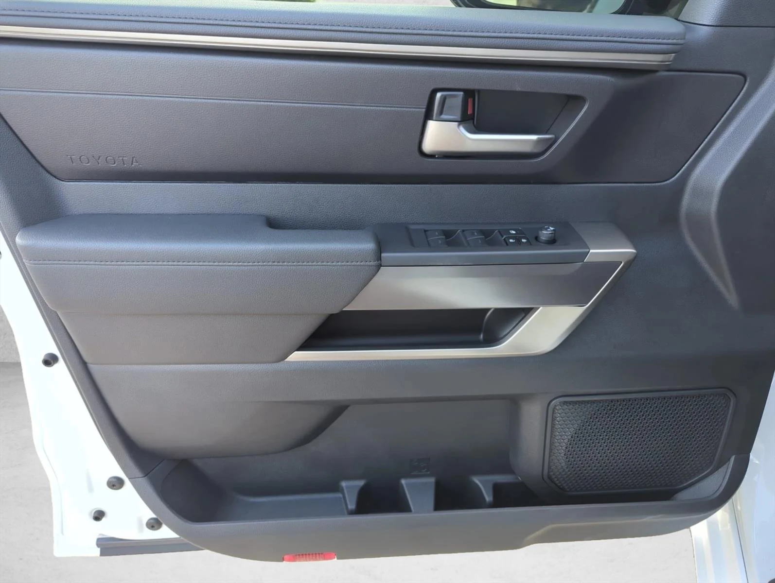 Used 2026 Ice Cap Toyota SR5 image 10