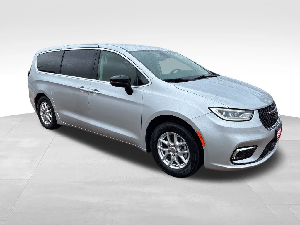 Used 2024 Silver Chrysler Touring L image 8