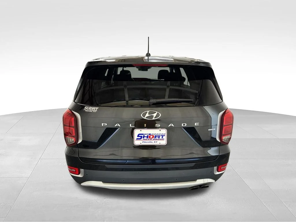 Used 2022 Black Hyundai SE image 5
