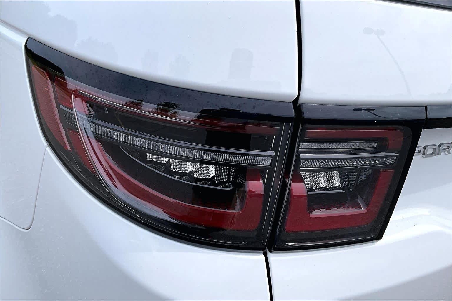 Used 2024 Fuji White Land Rover Core S image 28