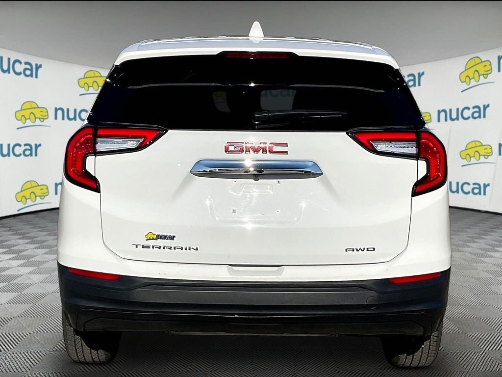 Used 2024 White GMC SLE image 5