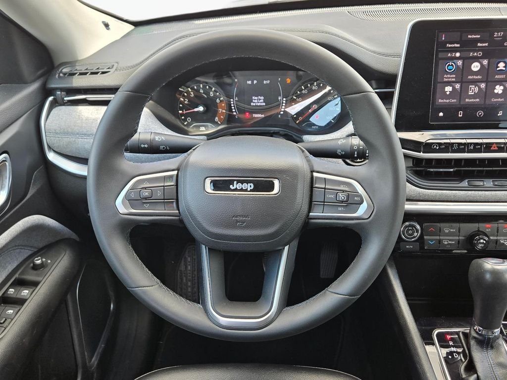 Used 2022 Silver Jeep Latitude image 22
