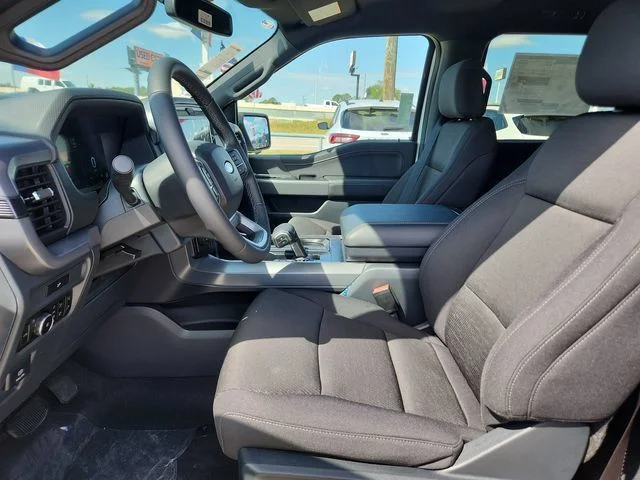 New 2026 Oxford White Ford XLT image 15