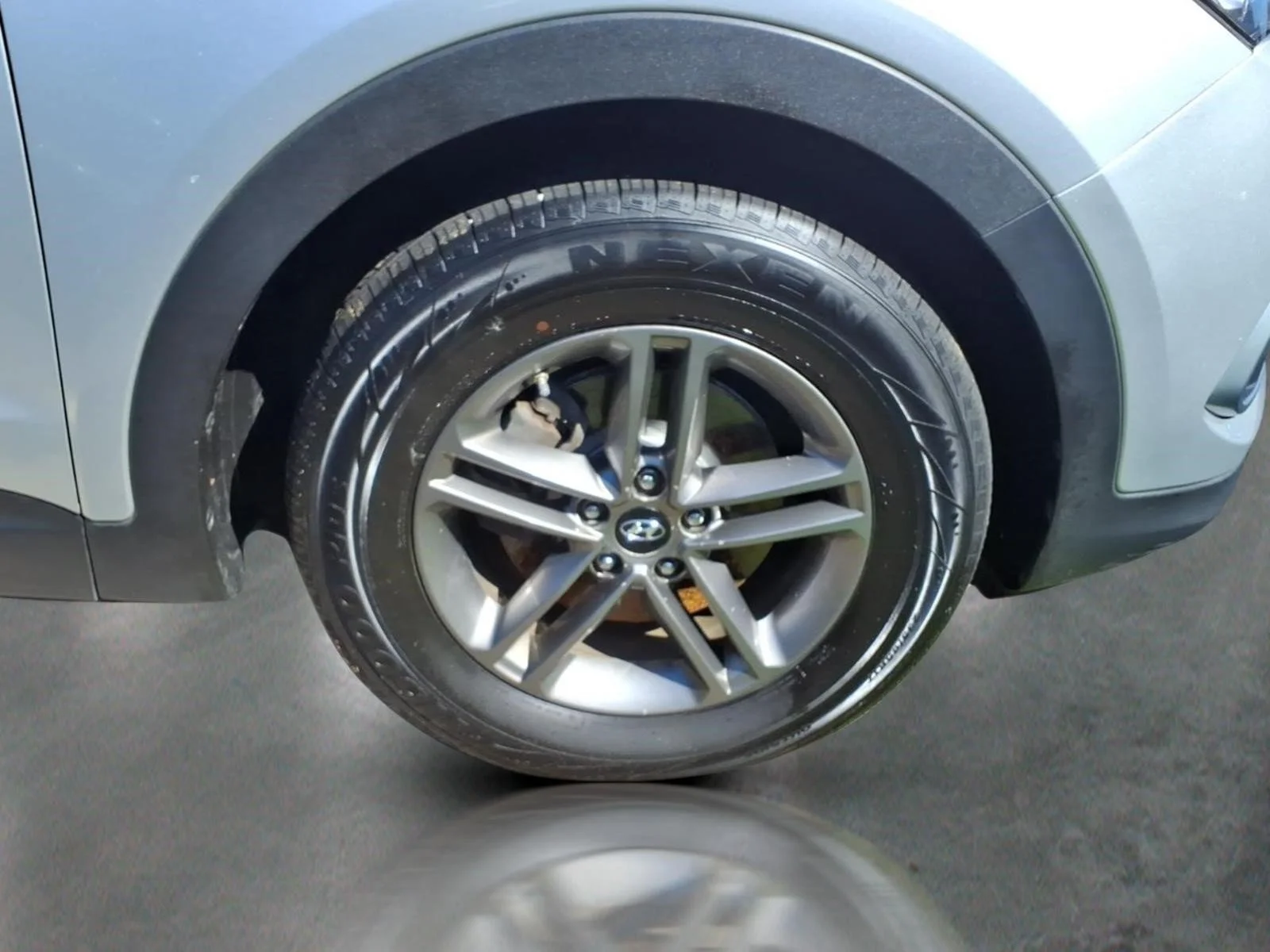 Used 2018 Sparkling Silver Kcs Hyundai 2.4 Base image 9