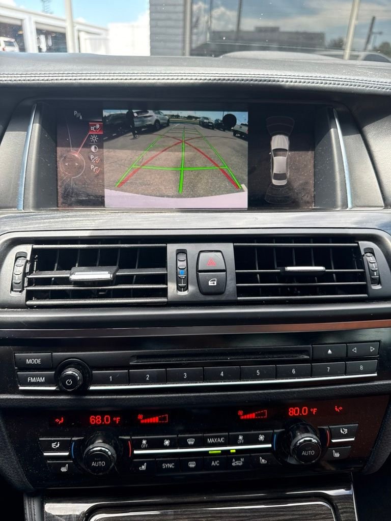 2016 BMW 5 Series 550i - Photo 12