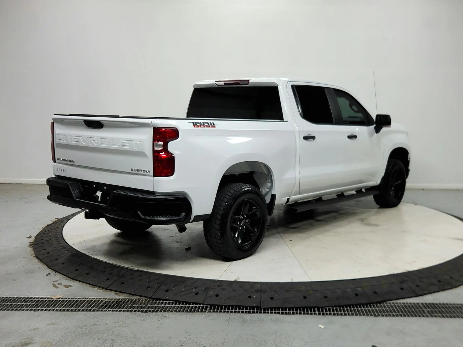 Used 2022 White Chevrolet Custom Trail Boss image 8