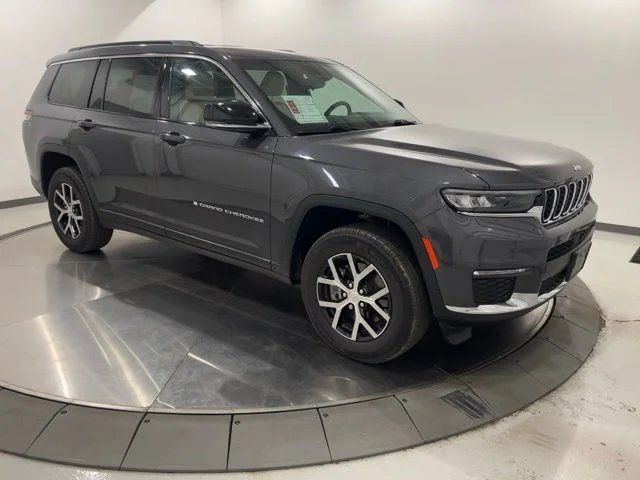 Used 2024 Gray Jeep Limited image 7