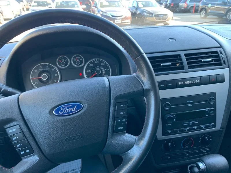 Used 2007 Gray Ford SE Sedan 4D image 26