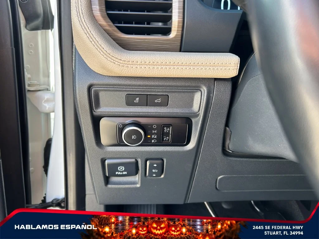 Used 2024 White Ford Limited image 26