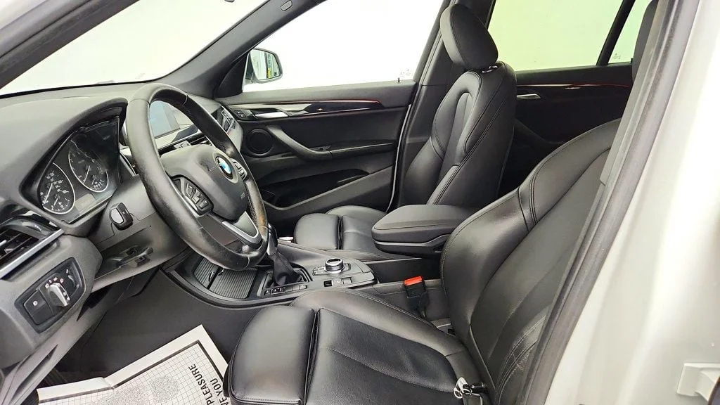 Used 2018 Alpine White BMW xDrive28i Sports Activity Vehicle image 21