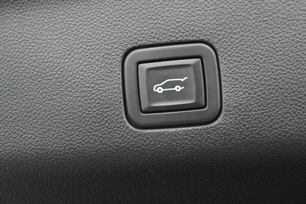 Used 2021 Black Chevrolet High Country image 47