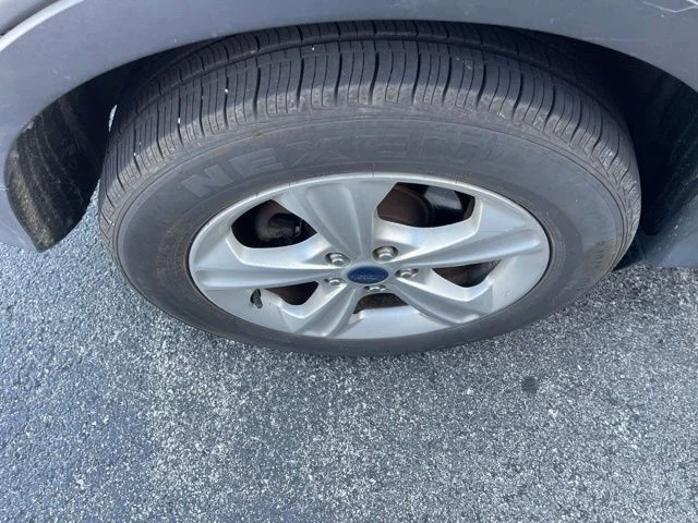 Used 2014 Gray Ford SE image 10