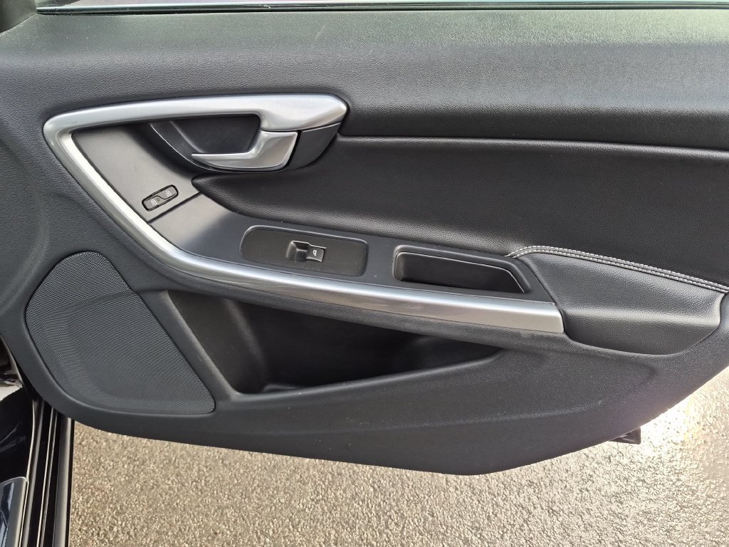 Used 2015 Black / Stone Volvo T6 image 19