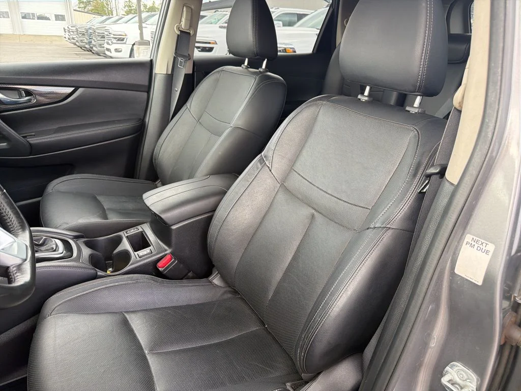 Used 2018 Gray Nissan SL image 29