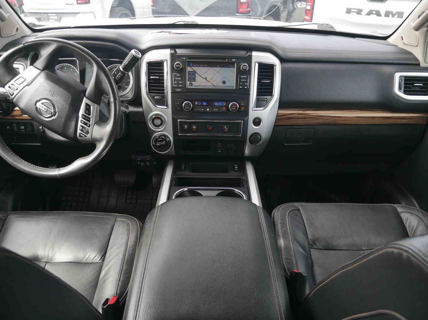 Used 2017 Silver Nissan SL image 4