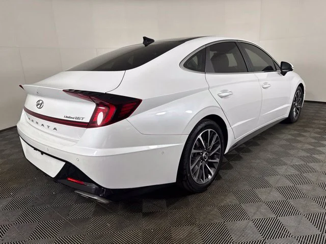 Used 2020 Quartz Hyundai Limited image 3