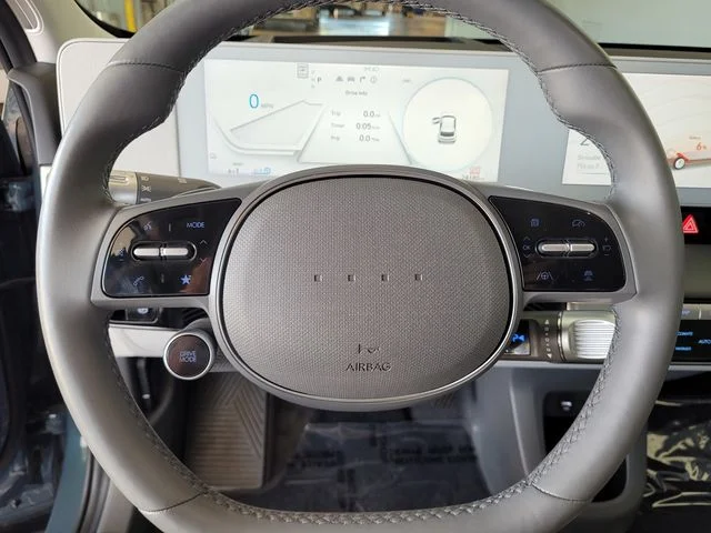 Used 2024 Green Hyundai Limited image 23