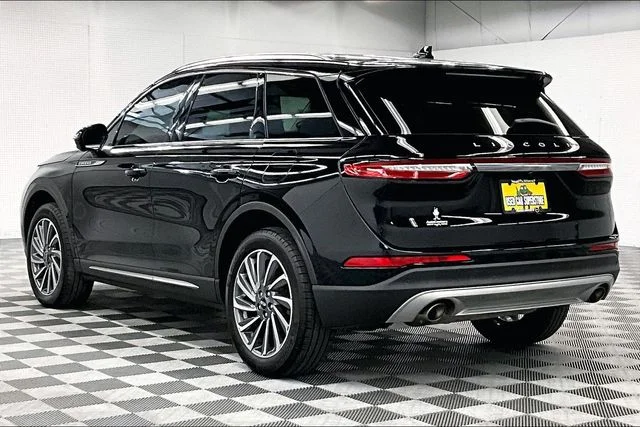 Used 2023 Infinite Black Metallic Clearcoat Lincoln Reserve image 3