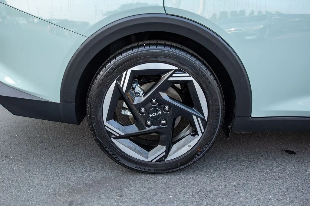 Used 2025 Morning Haze Kia EX image 28