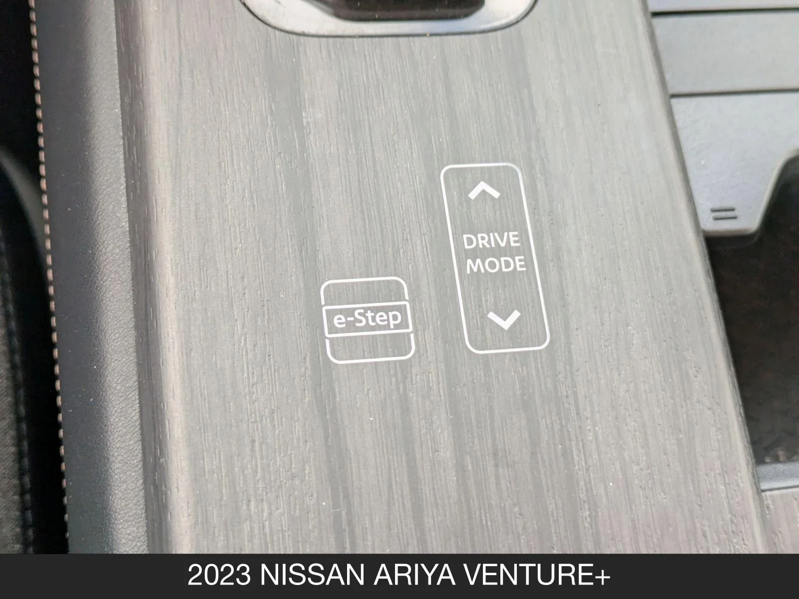 Used 2023 Everest White Pearl Tricoat/Black Diamond Pearl Nissan VENTURE+ image 21