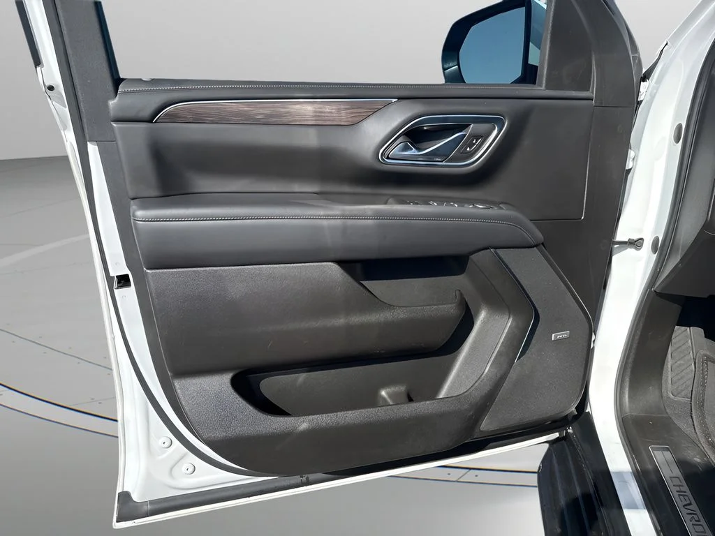 Used 2021 White Chevrolet LT image 15