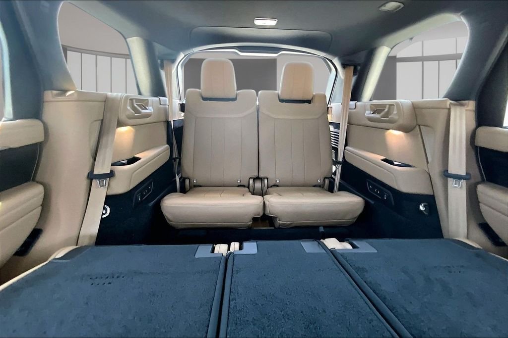 New 2026 SUNSET GOLD GLO Land Rover SE image 11