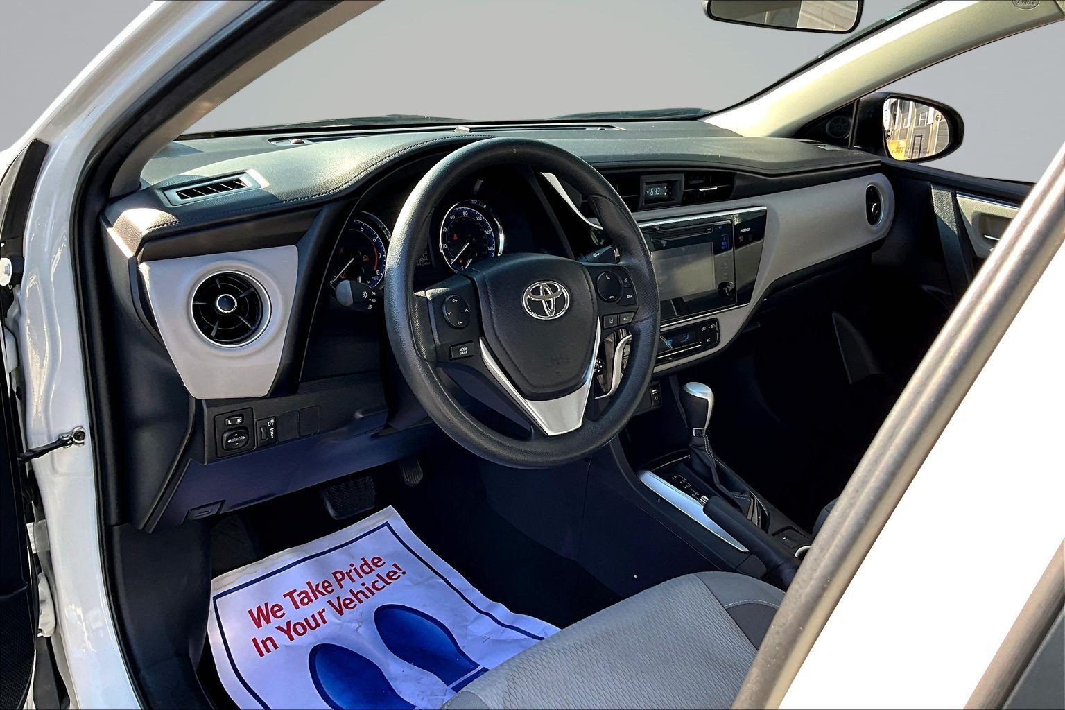 Used 2017 White Toyota LE image 14