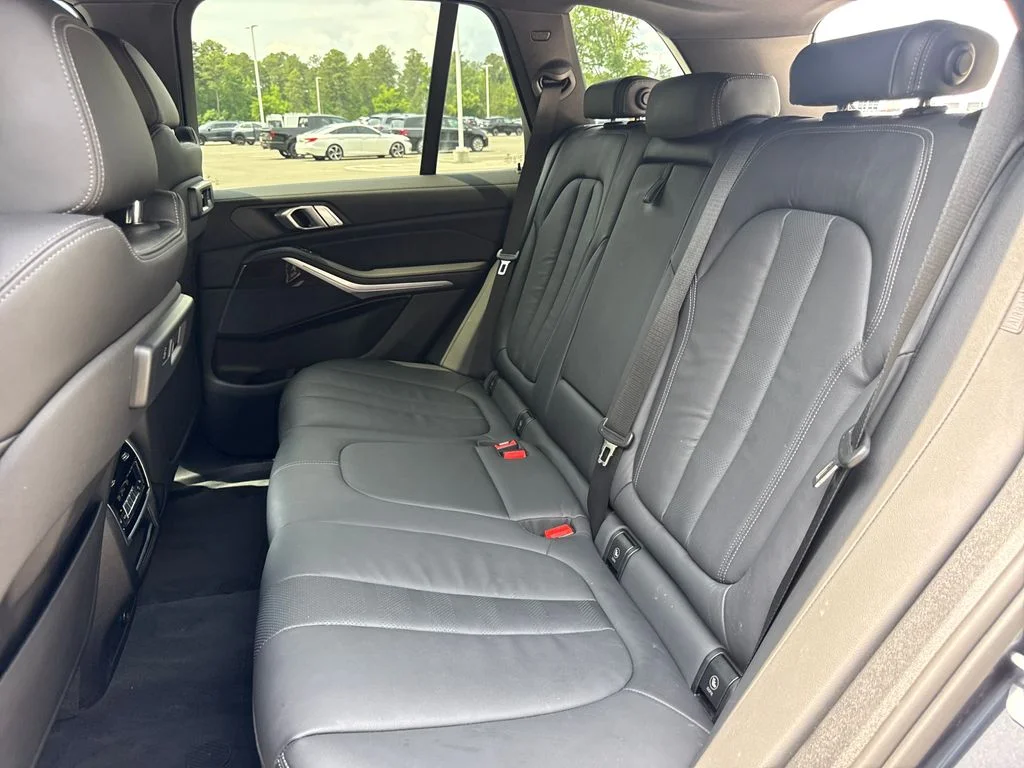 Used 2019 Gray Metallic BMW xDrive40i image 31