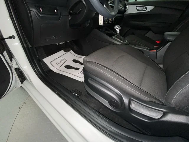 Used 2023 White Kia LXS image 12