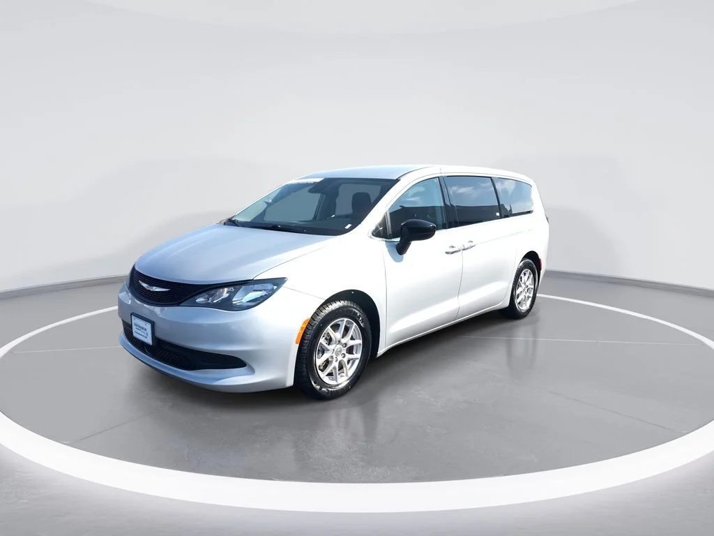 Used 2024 Silver Chrysler LX image 4