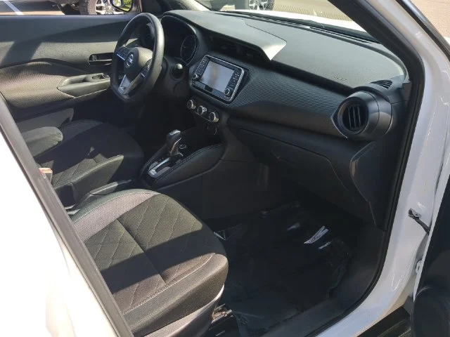 Used 2019 White Nissan S image 33