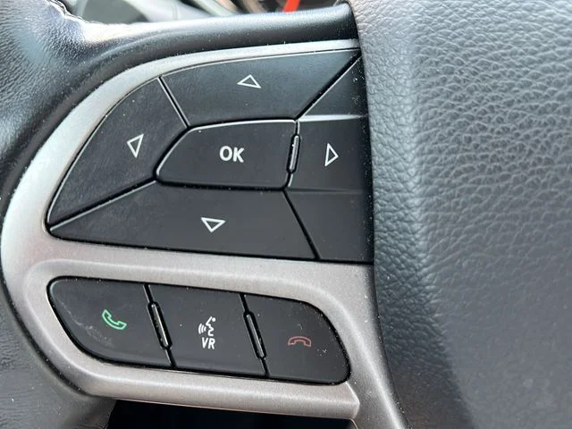 Used 2021 Silver Jeep Latitude Lux image 20