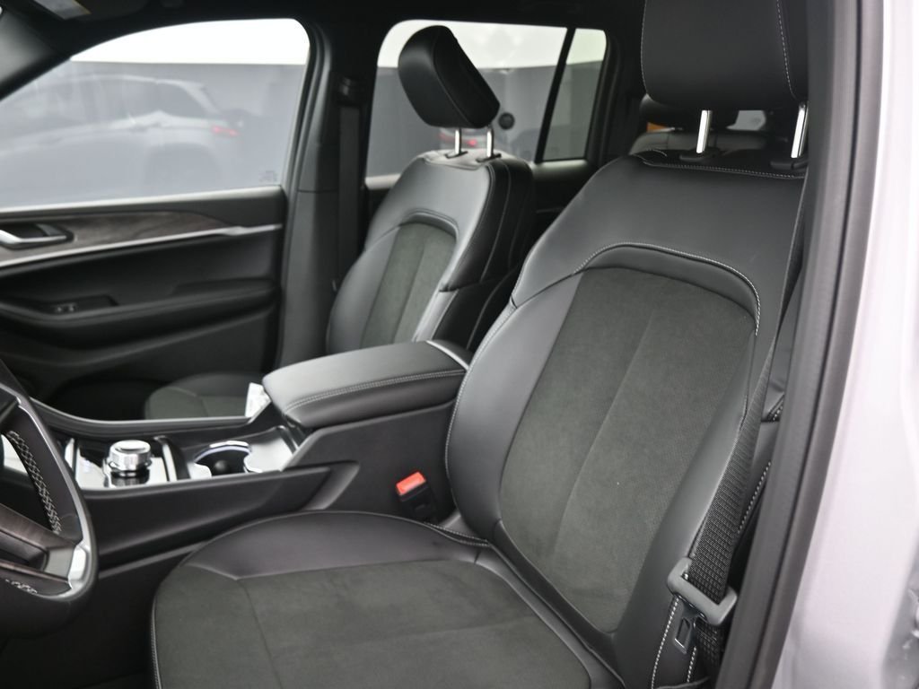 New 2026 Silver Zynith Exterior Paint Jeep Altitude image 19