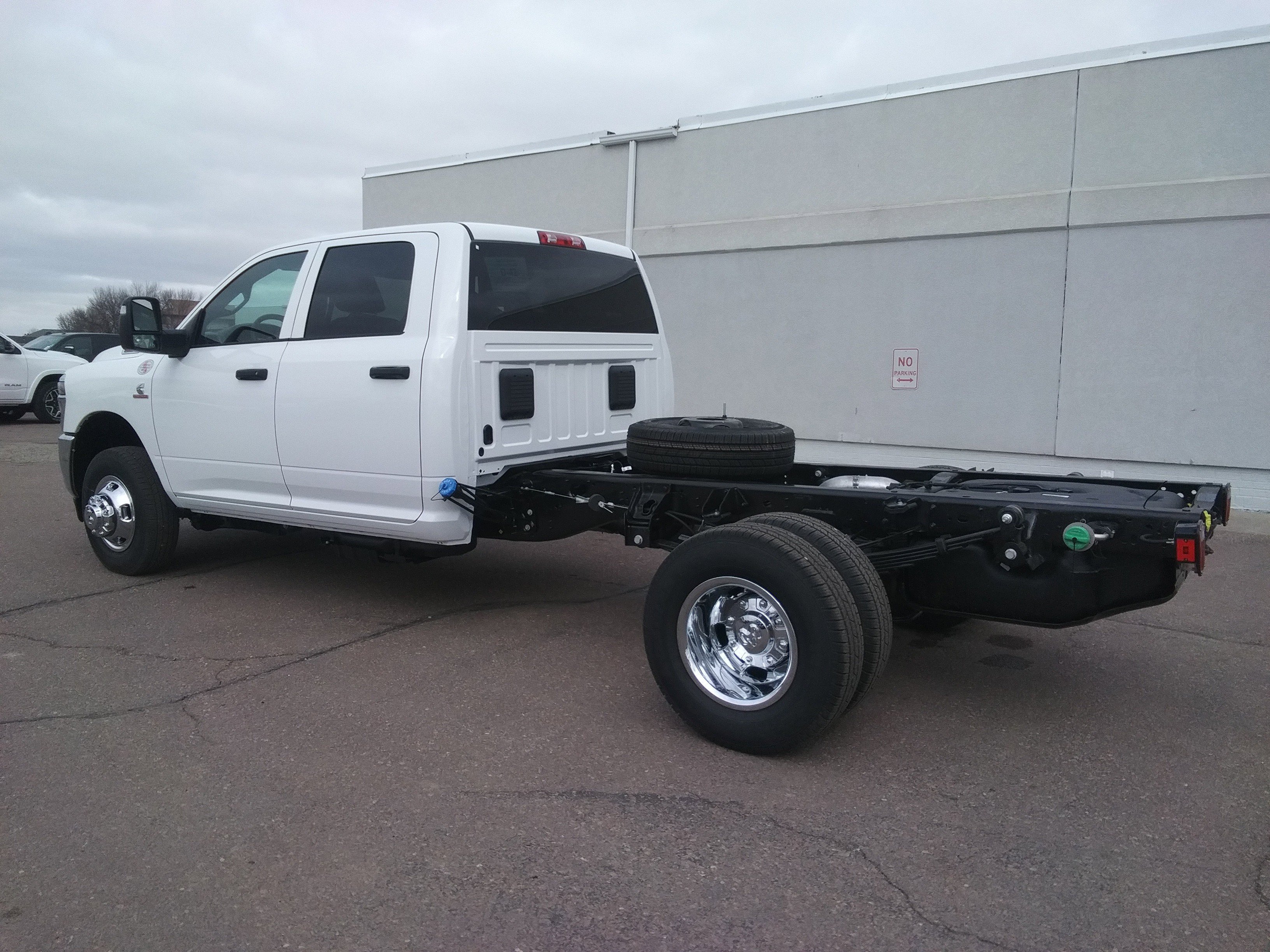New 2026 Bright White Clear-Coat Exterior Paint RAM Tradesman image 7